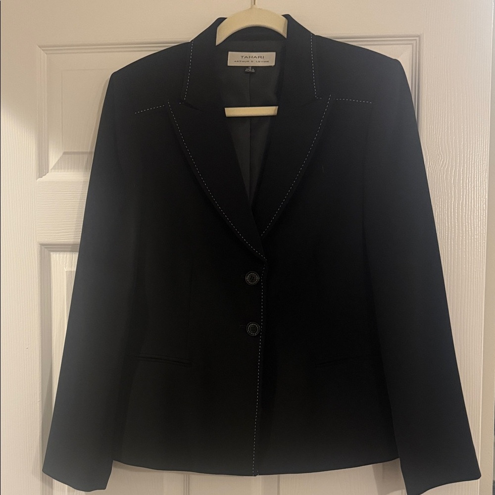 T Tahari Women's Elegant Black Blazer